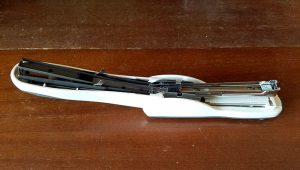 max flat clinch stapler - open